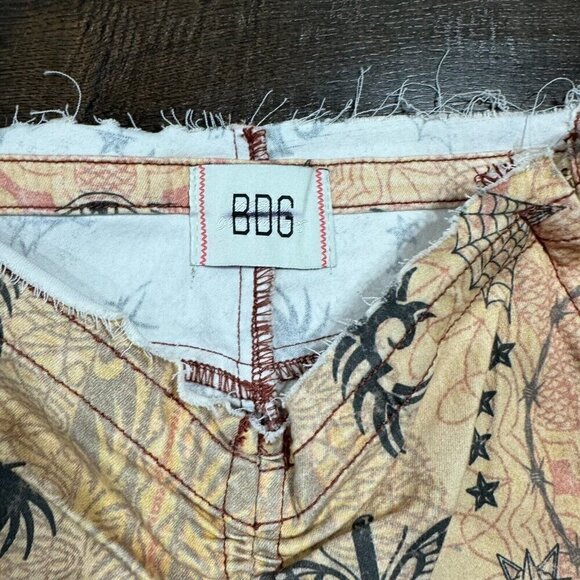 BDG Women's Printed Ruched V-front Flare Jean Low Rise Zip Closure Beige 26 - Picture 6 of 12